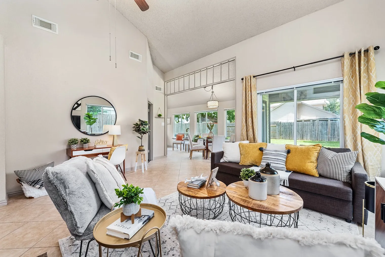 2 bed, 1.0 bath, $4,933 — Photo 2
