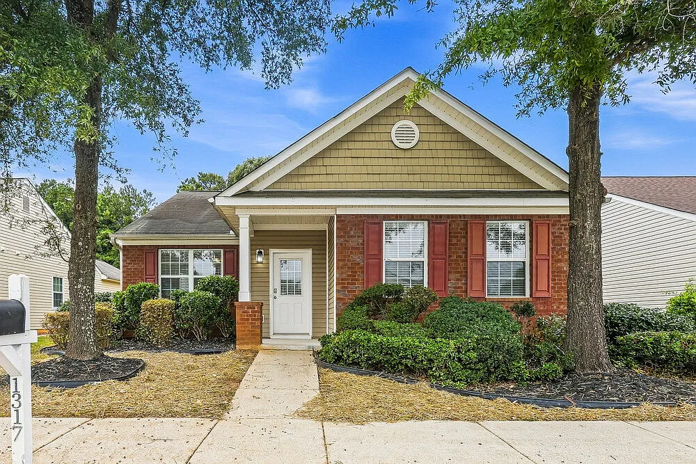 3 bed, 2.0 bath, 1485 sqft, $1,790 — Photo 1