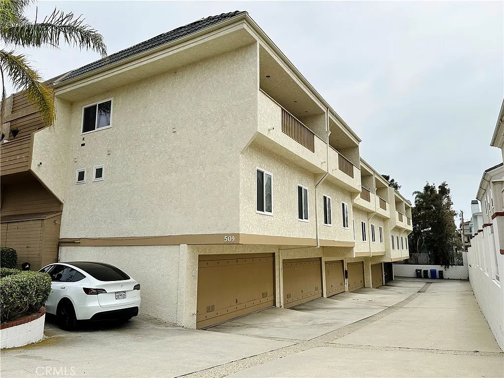 3 bed, 2.5 bath, 1675 sqft, $5,400 — Photo 1