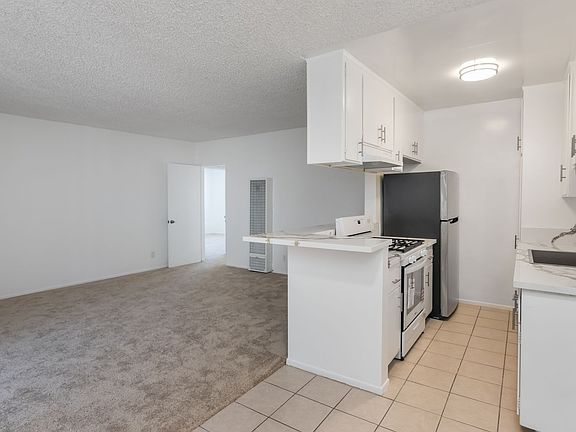 4th image of 4065 McLaughlin Ave #8