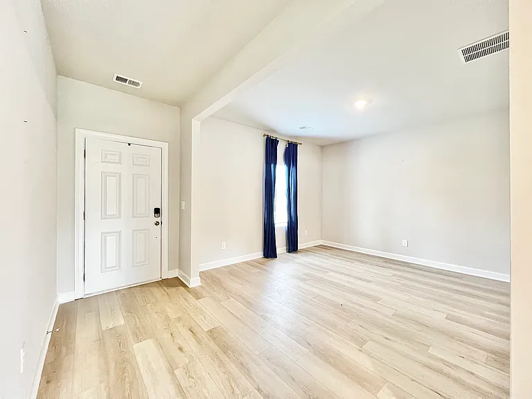 561 Cozy Bluff Rd — Photo 4