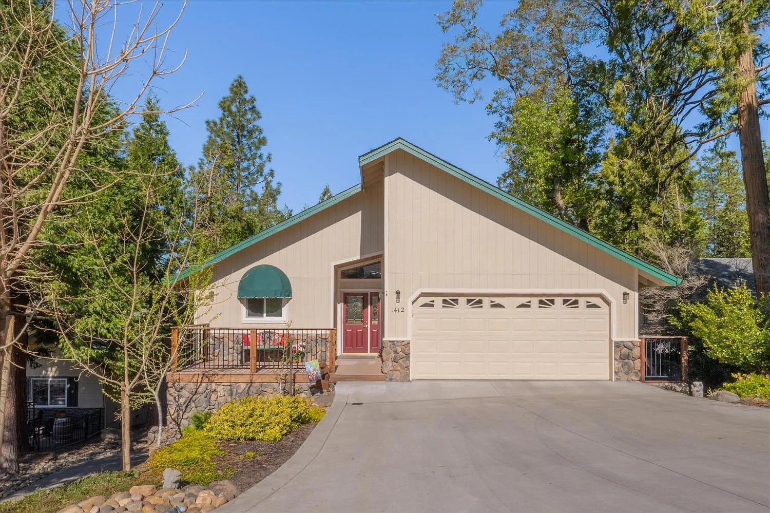 1412 Sandalwood Dr photo 1