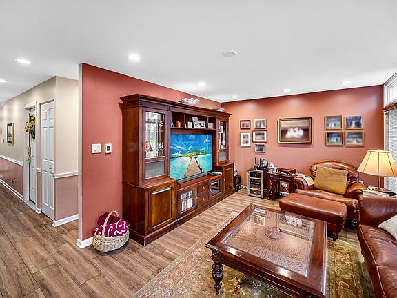4th image of 2708 N Southport Ave #B