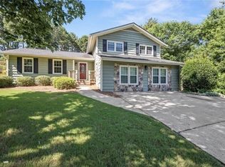 392 Heritage Ln, Alpharetta, GA 30009