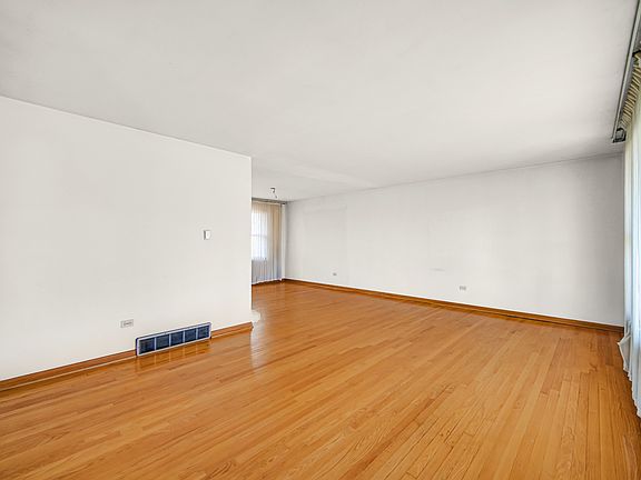 3rd image of 17024 Kimbark Ave