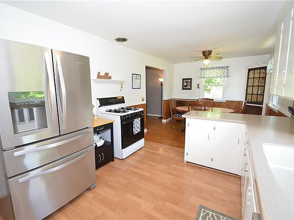 5th image of 948 Washington St