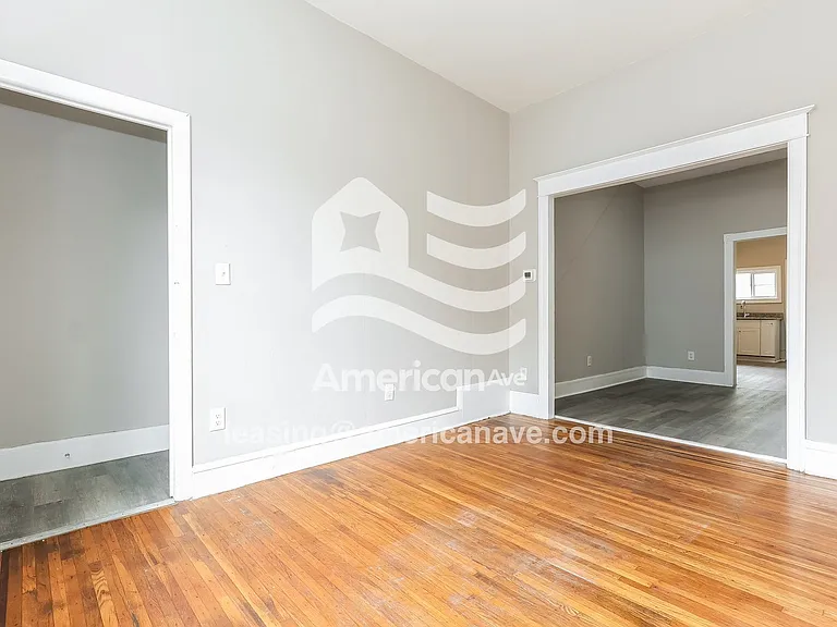 1299137_003_living_room_2.jpg