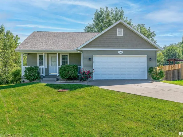 16 W Village Cir, Davenport, IA 52806