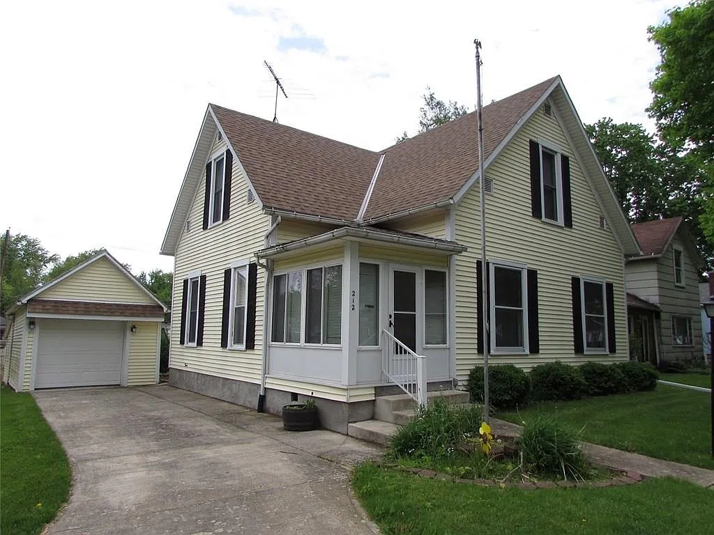 212 E Newell St photo 1