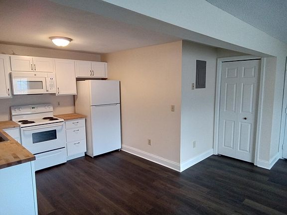 2nd image of 6824 Plaza Dr #8