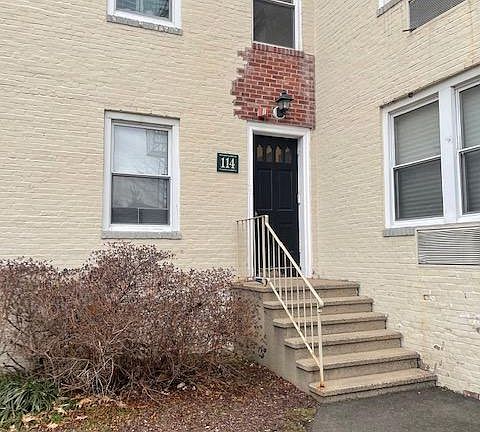 2nd image of 114 Woodside Grn #3A