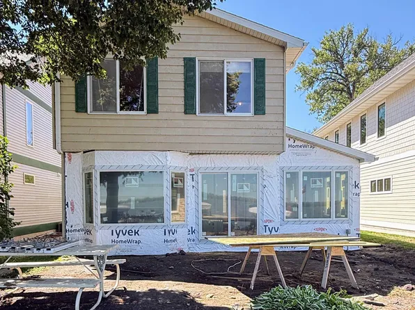 4044 240th St, Clear Lake, IA 50428
