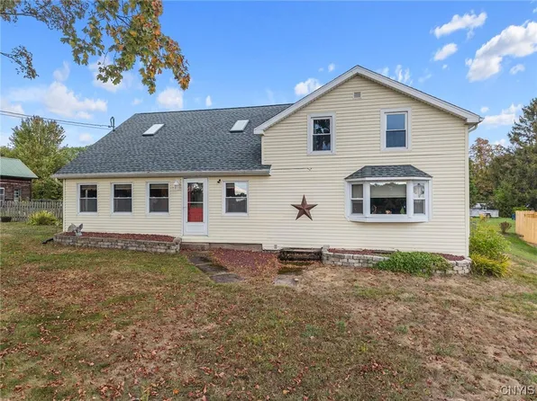 74 Redfield St, Constantia, NY 13044