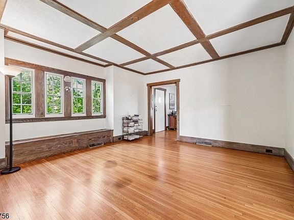 4th image of 90 Watchung Ave