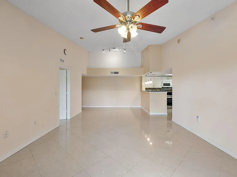5011 Wiles Rd #303 — Photo 22