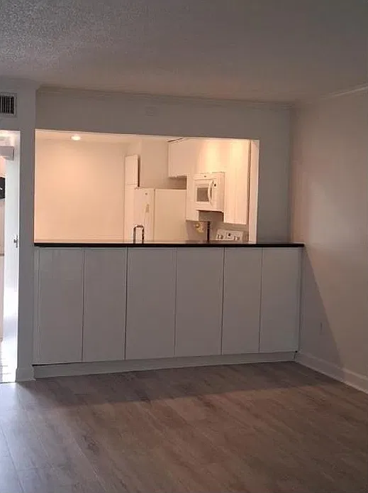 2 bed, 2.0 bath, 930 sqft, $1,800 — Photo 2