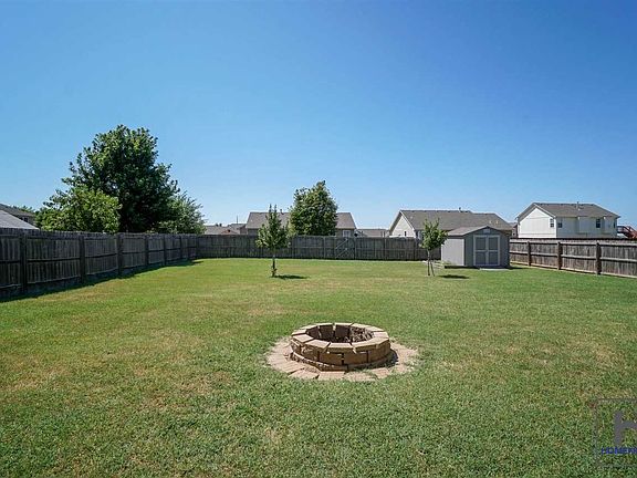 5th image of 2709 Oakwood Dr