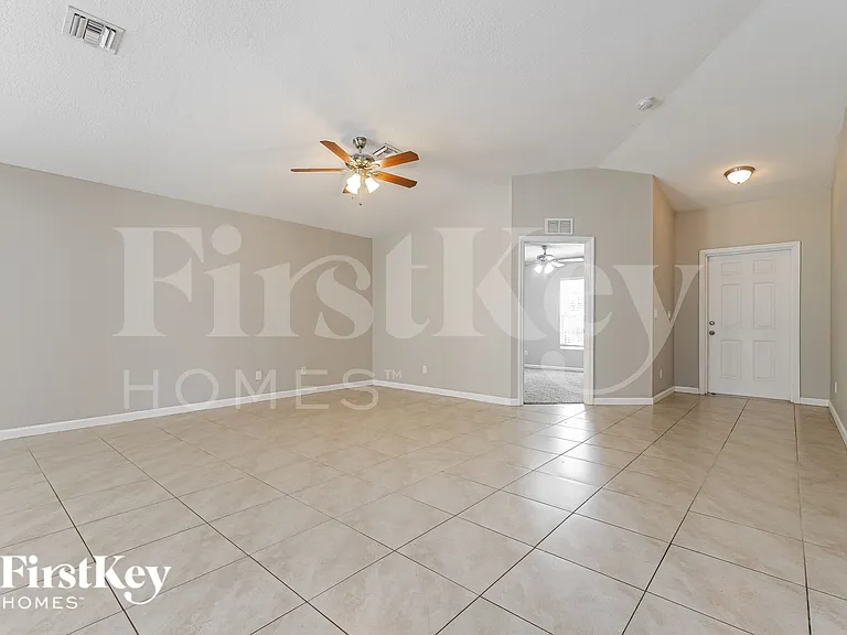 561 SE Brookside Ter — Photo 4