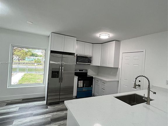 5th image of 17621 NW 42nd Ave