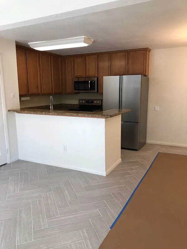 Building Photo - 3454 Castle Glen Dr #131