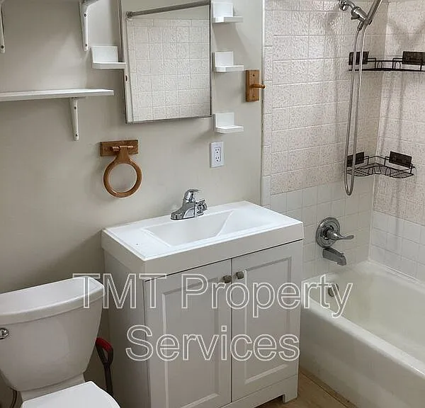 137 W 3rd St — Photo 14
