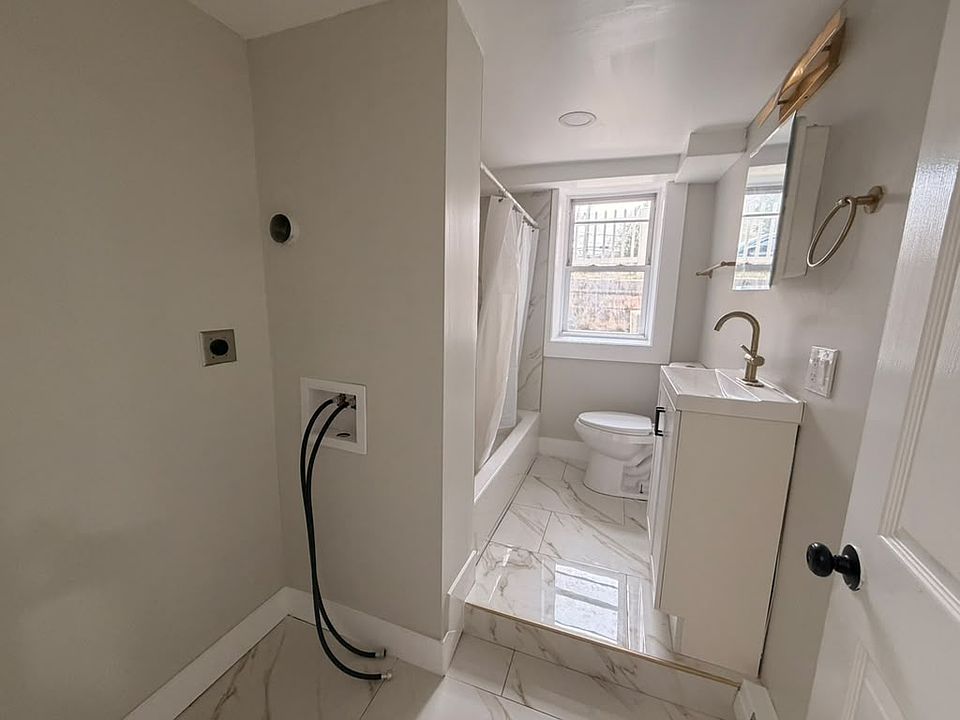 1st image of 70-201 Circular Ave #105