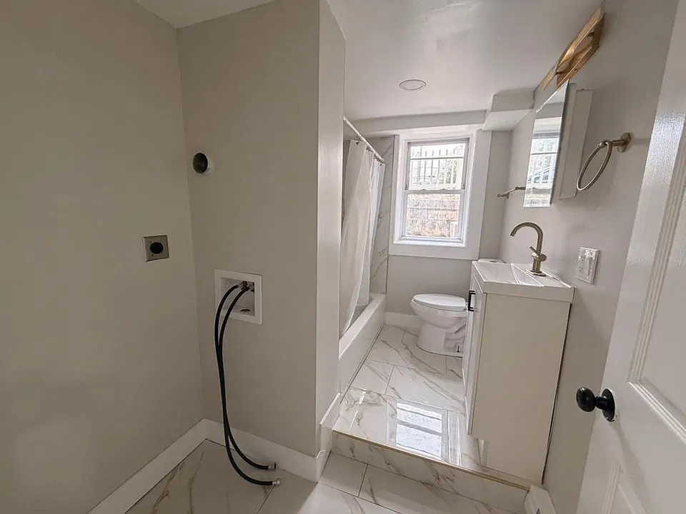 70-201 Circular Ave #105