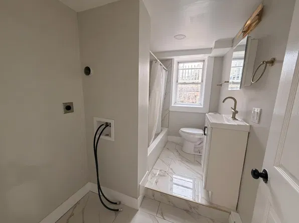 70-201 Circular Ave #105, Hamden, CT 06514