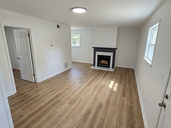 3rd image of 1216 Cedarview Dr