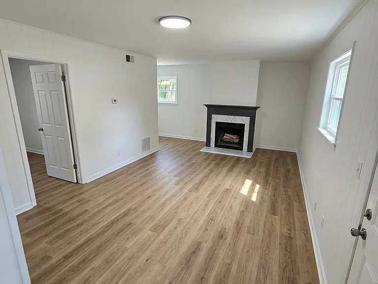 1216 Cedarview Dr — Photo 3
