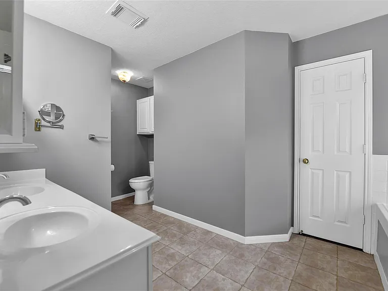 27186 Kings Manor Dr S — Photo 18