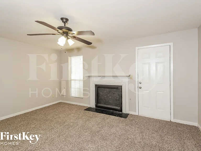 6582 Wellington Sq — Photo 7