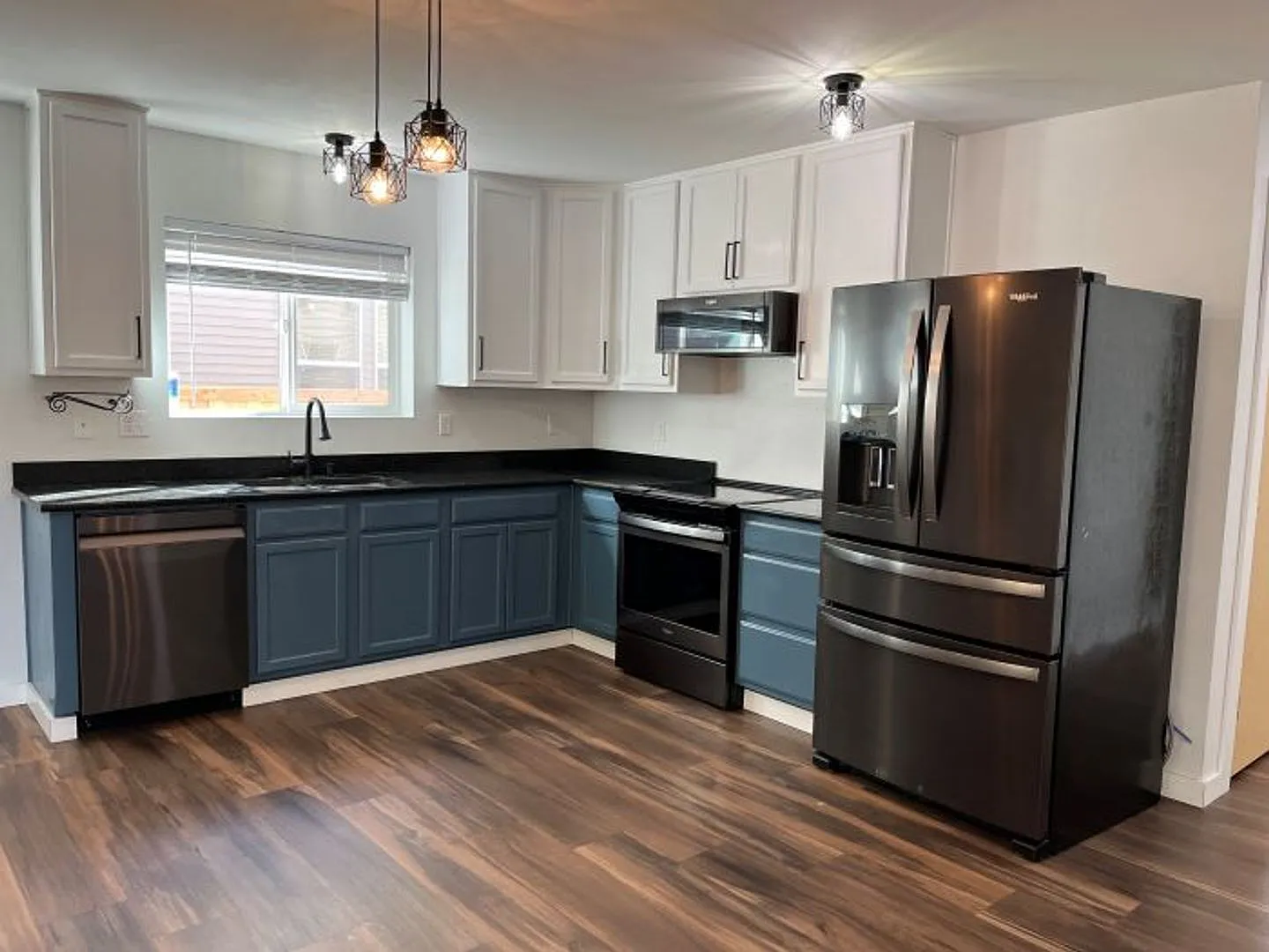 Spacious 3-Bedroom Home for Rent in Desirable DuPont — Photo 4