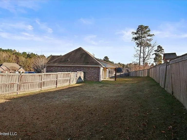 852 Willow Grande Cir — Photo 32
