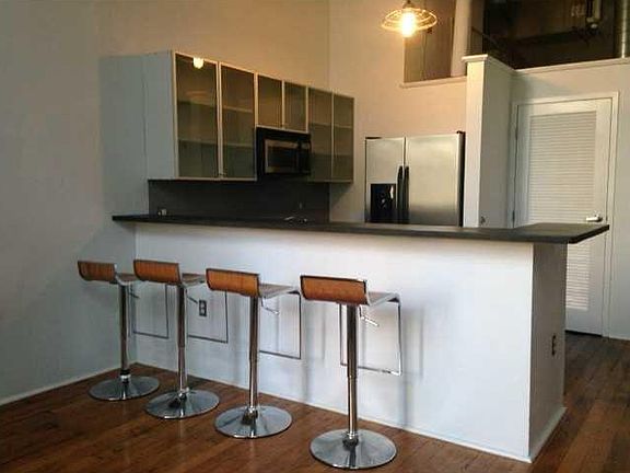 4th image of 10 Exchange Ct APT 206