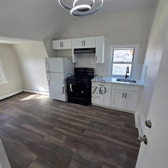 22-21 Eckert Ave #2 — Photo 2