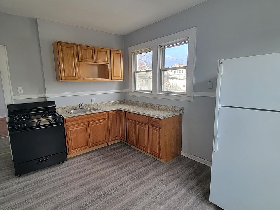 1st image of 168 Columbia Ave Floor 2