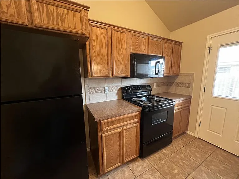 4205 Cambridge Dr #B — Photo 9