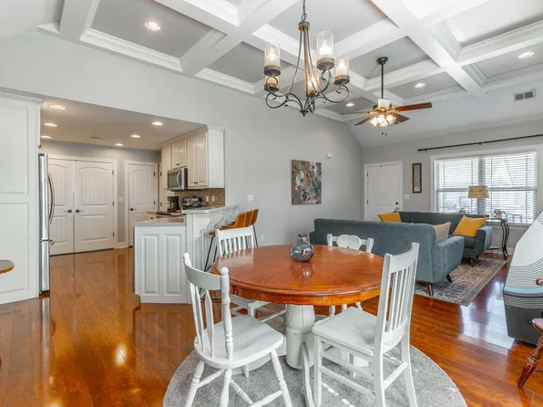 14 Sunset Cove Dr, Rossville, GA 30741