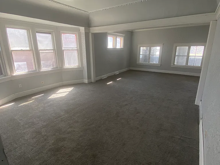 2520 W Center St — Photo 3