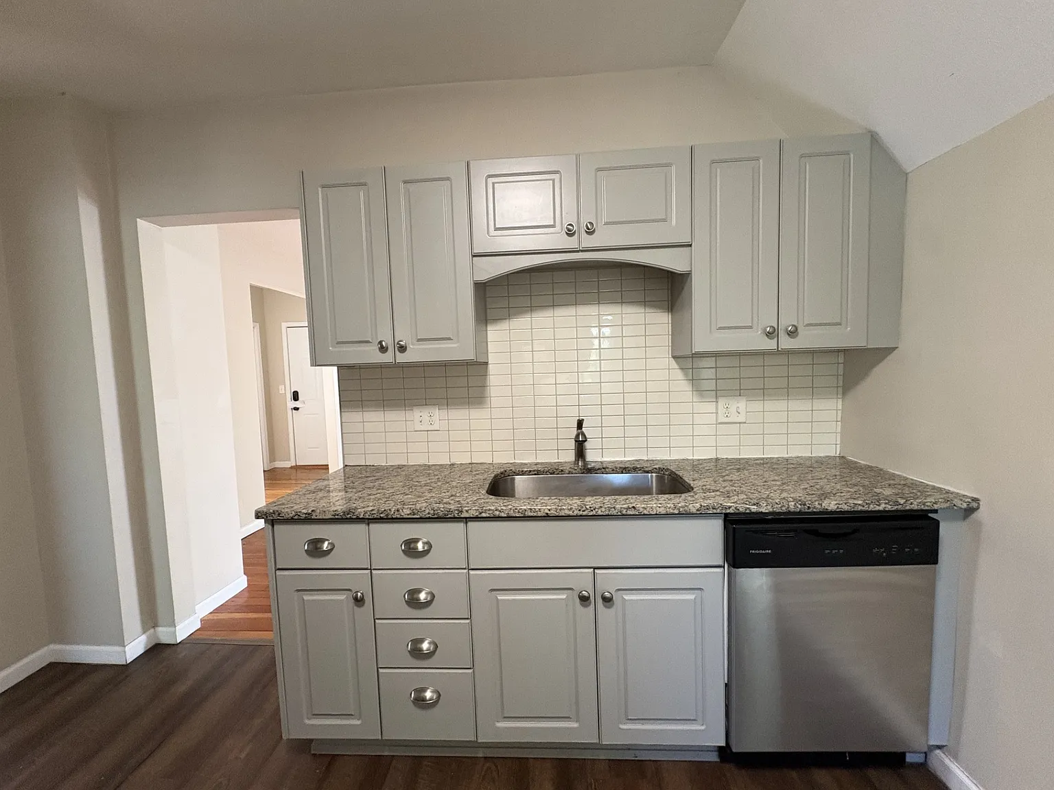 3-Month Rent Discount - Two-Bedroom Upper Level St. Paul Duplex — Photo 4
