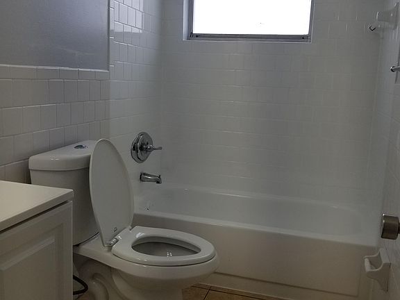 4th image of 5661 SW 36th Ct APT 204