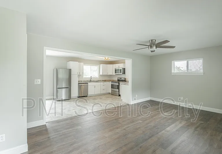 1375 Orbit Dr — Photo 9