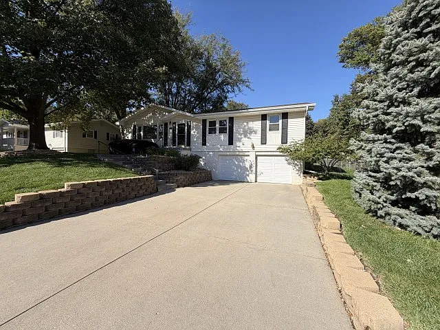 3 bed, 2.5 bath, 1744 sqft, $2,200 — Photo 2