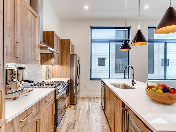 4th image of 5609 Live Oak St #501