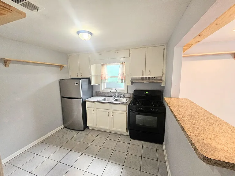 1155 United Ave SE — Photo 6