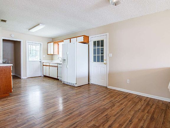 5th image of 1719 Largo Cir