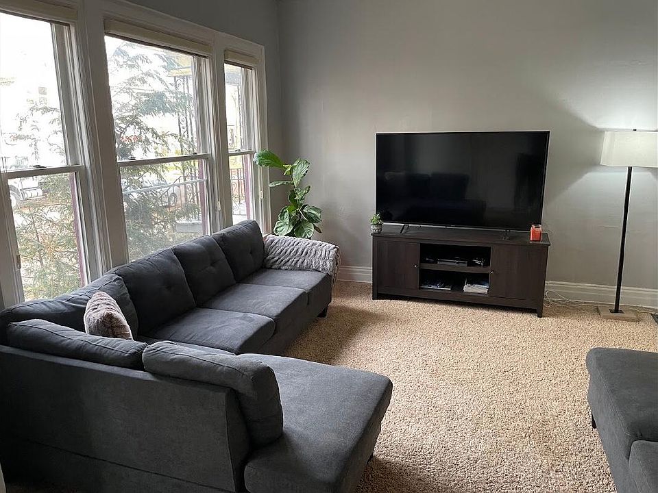 1st image of 184 Saint James Pl #1