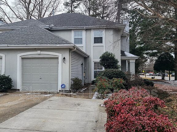 3rd image of 901 Willow Point