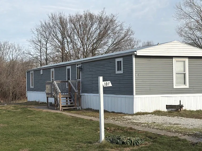 10F Holt Ln — Photo 2